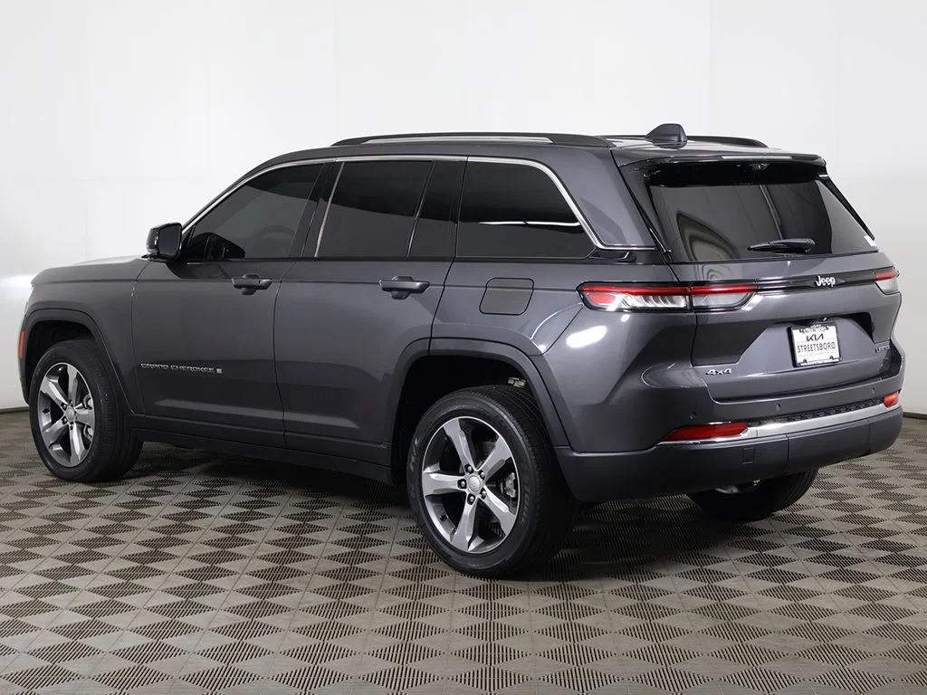 Used 2022 Gray Jeep Limited image 13
