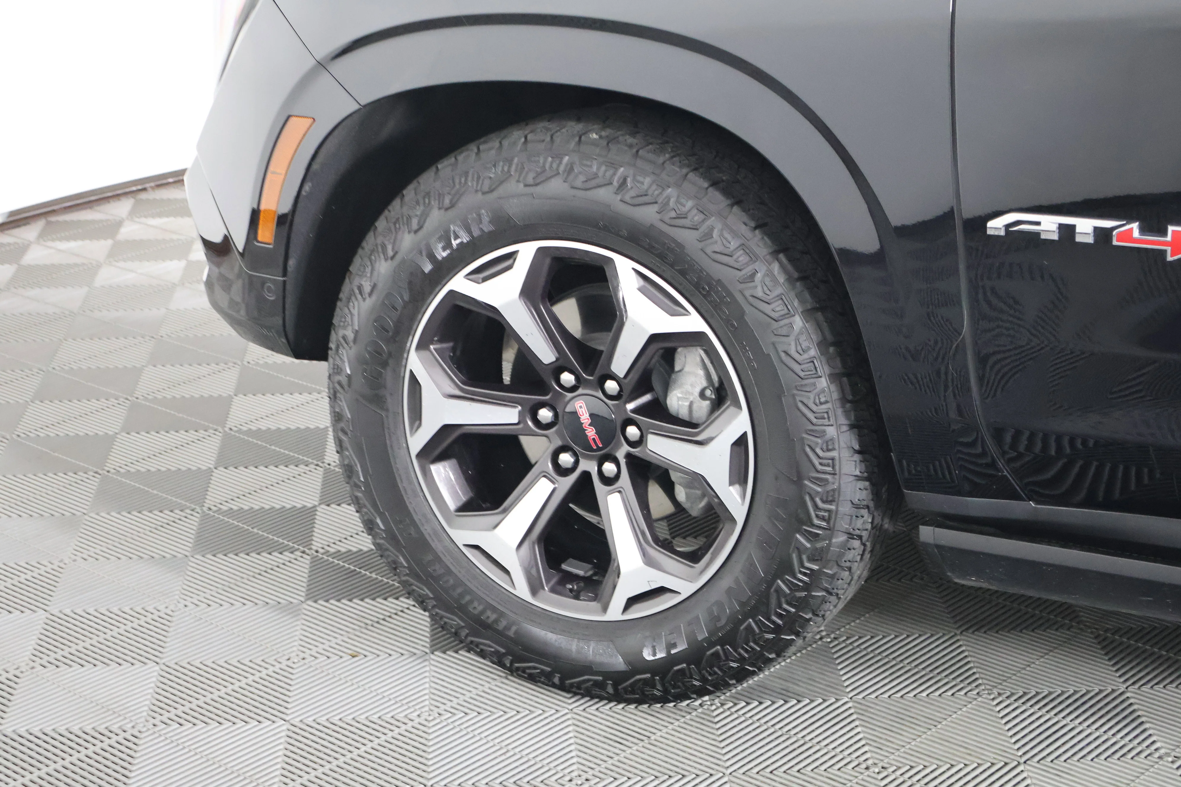 2025 GMC Yukon AT4 Ultimate - Photo 60