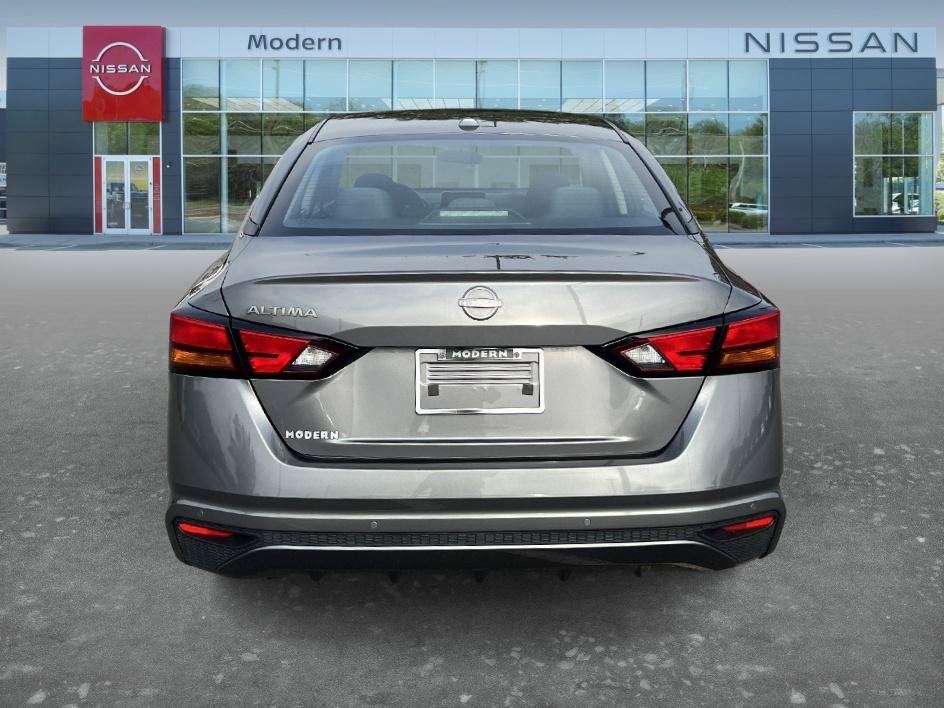 Certified Used 2025 Gun Metallic Nissan SV image 6