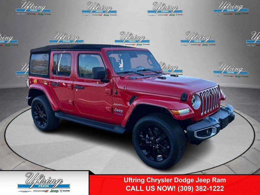 Used 2022 Firecracker Red Clearcoat Jeep Unlimited Sahara image 2