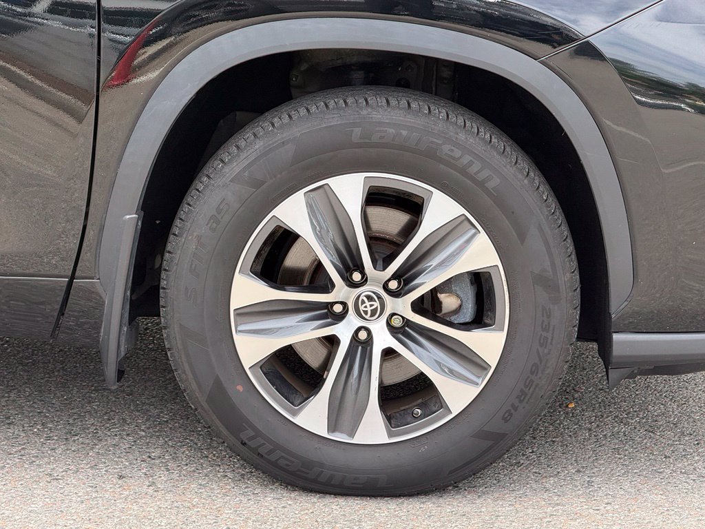 Used 2023 Black Toyota XLE image 10