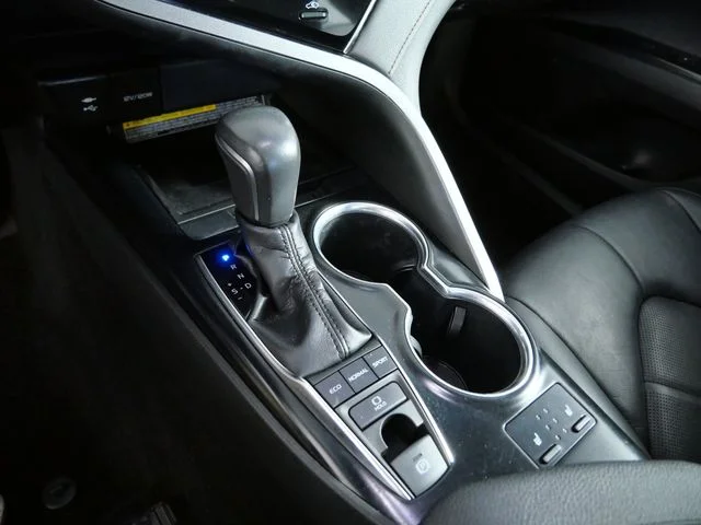 Used 2018 Gray Toyota XLE image 19