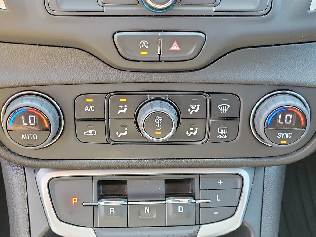 Used 2023 Summit White GMC SLE image 30