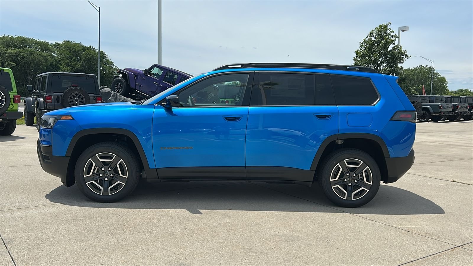 New 2026 Hydro Blue Pearlcoat Jeep Laredo image 7