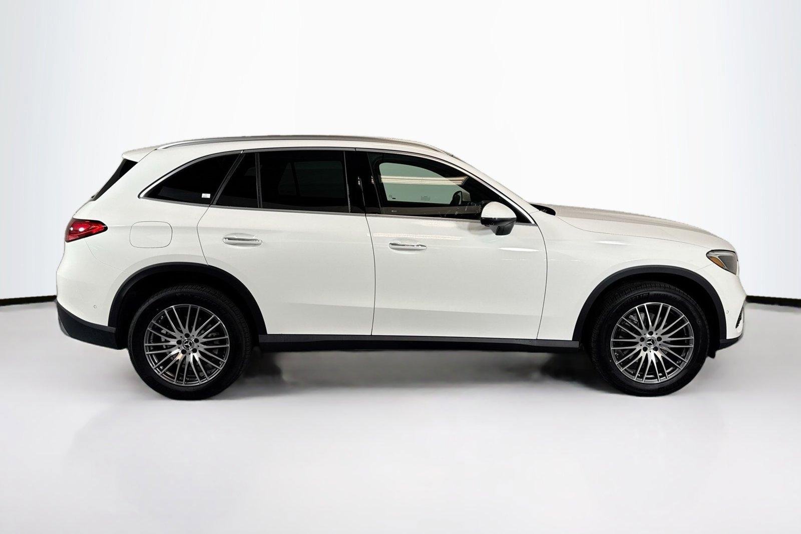 New 2026 Polar White Mercedes-Benz GLC 300 image 4