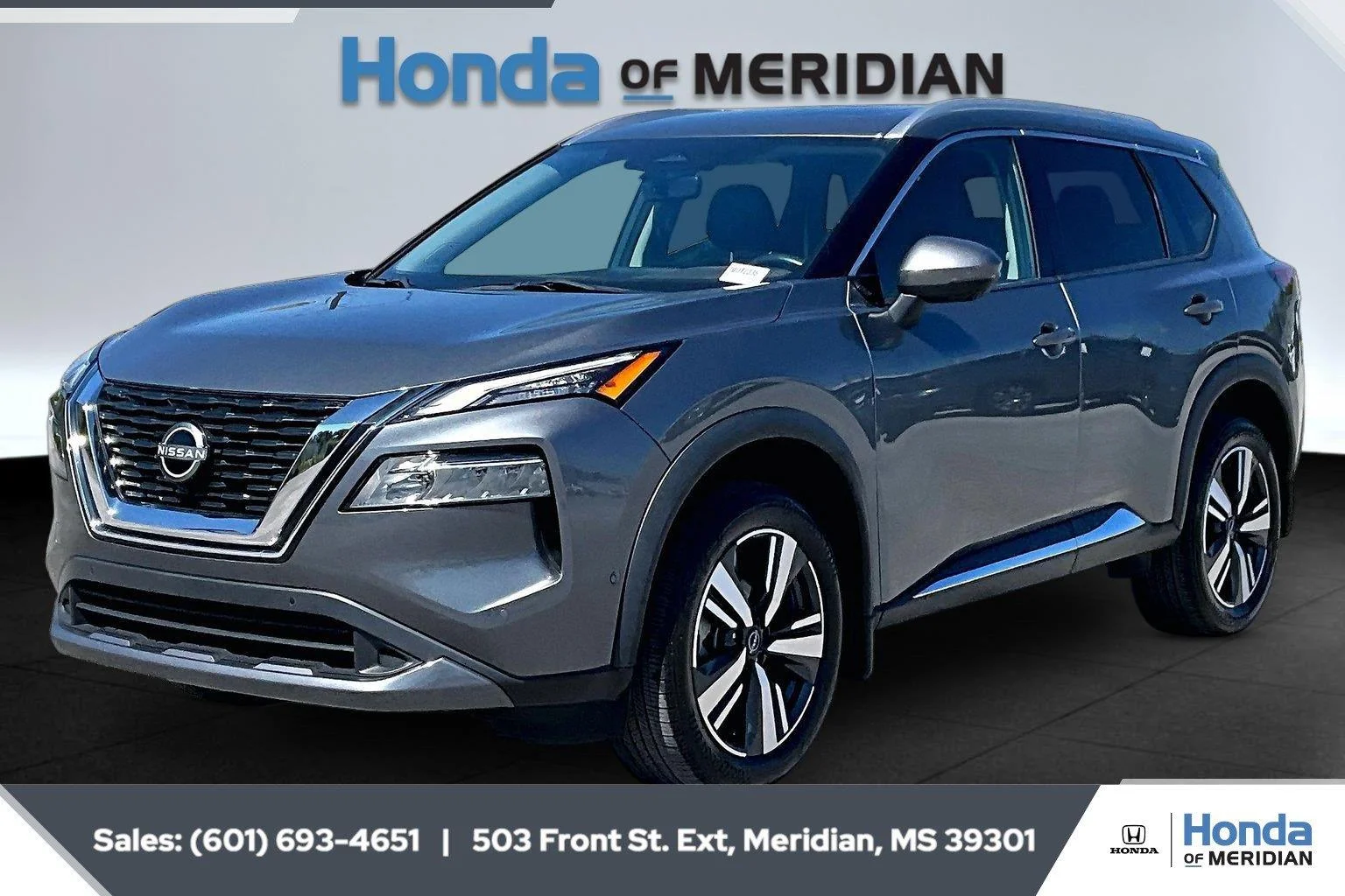 Used 2023 Gun Metallic Nissan SL image 10