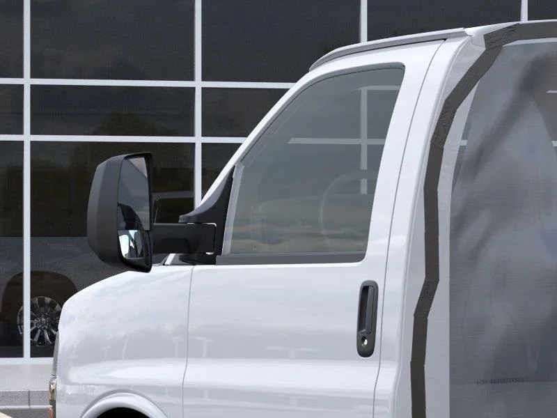 New 2026 Summit White Chevrolet 1WT image 12