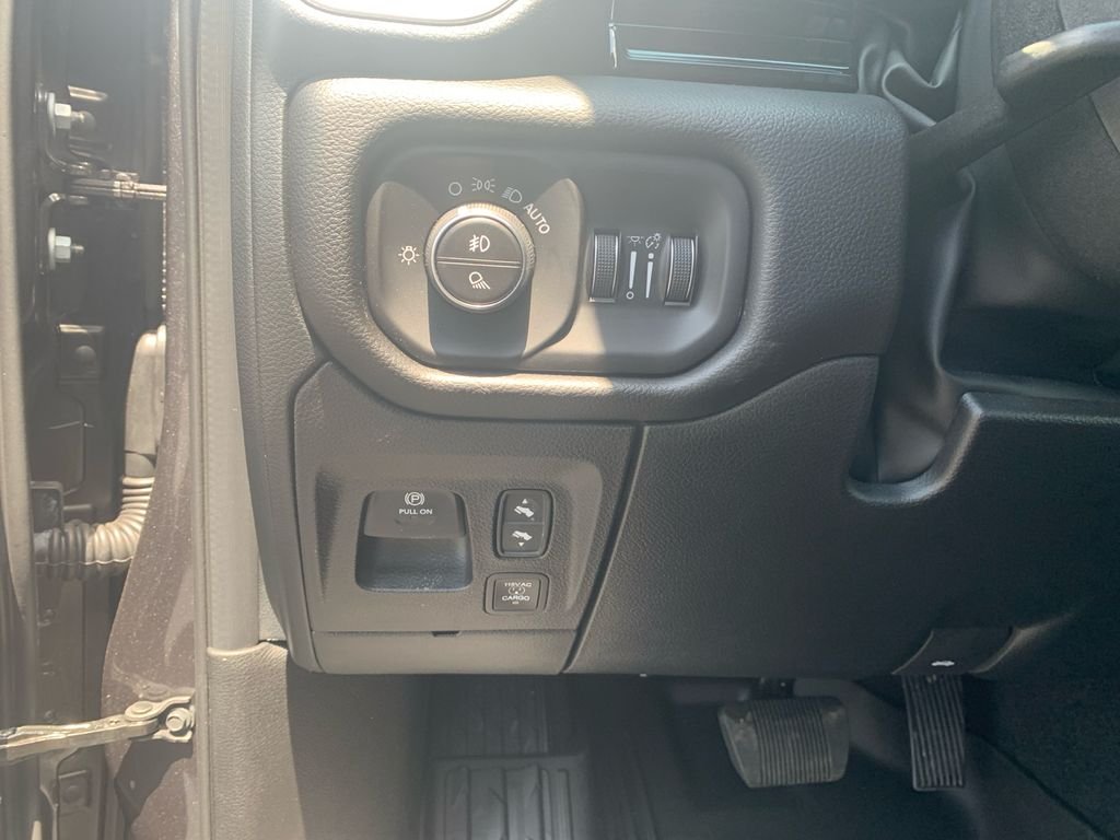 New 2026 Granite Crystal Metallic Clear-Coat Exterior Paint RAM Laramie image 13