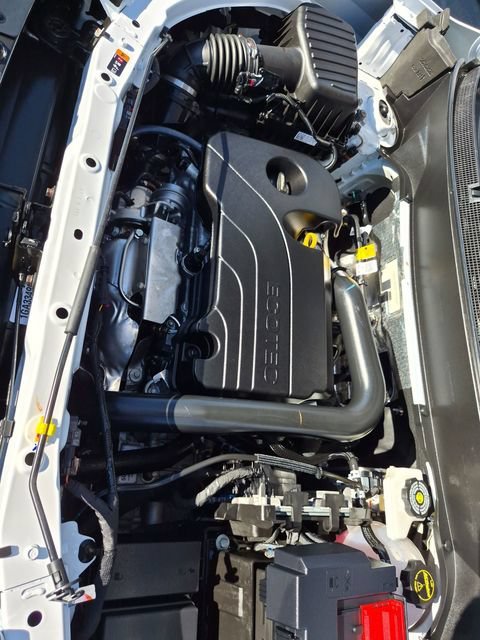 Used 2026 Summit White GMC AT4 image 34