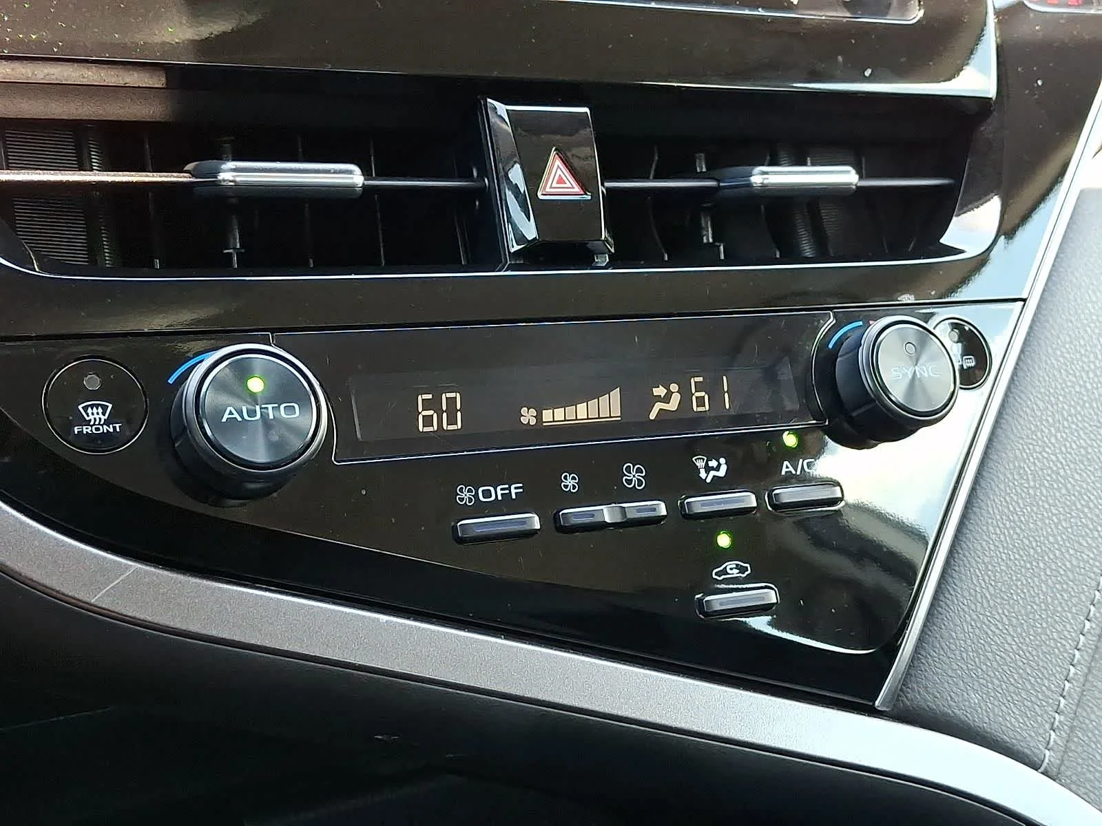 Certified Used 2024 Ice Cap Toyota SE image 19