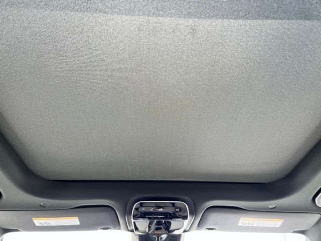 New 2026 Polar White Mercedes-Benz GLC 300 image 25