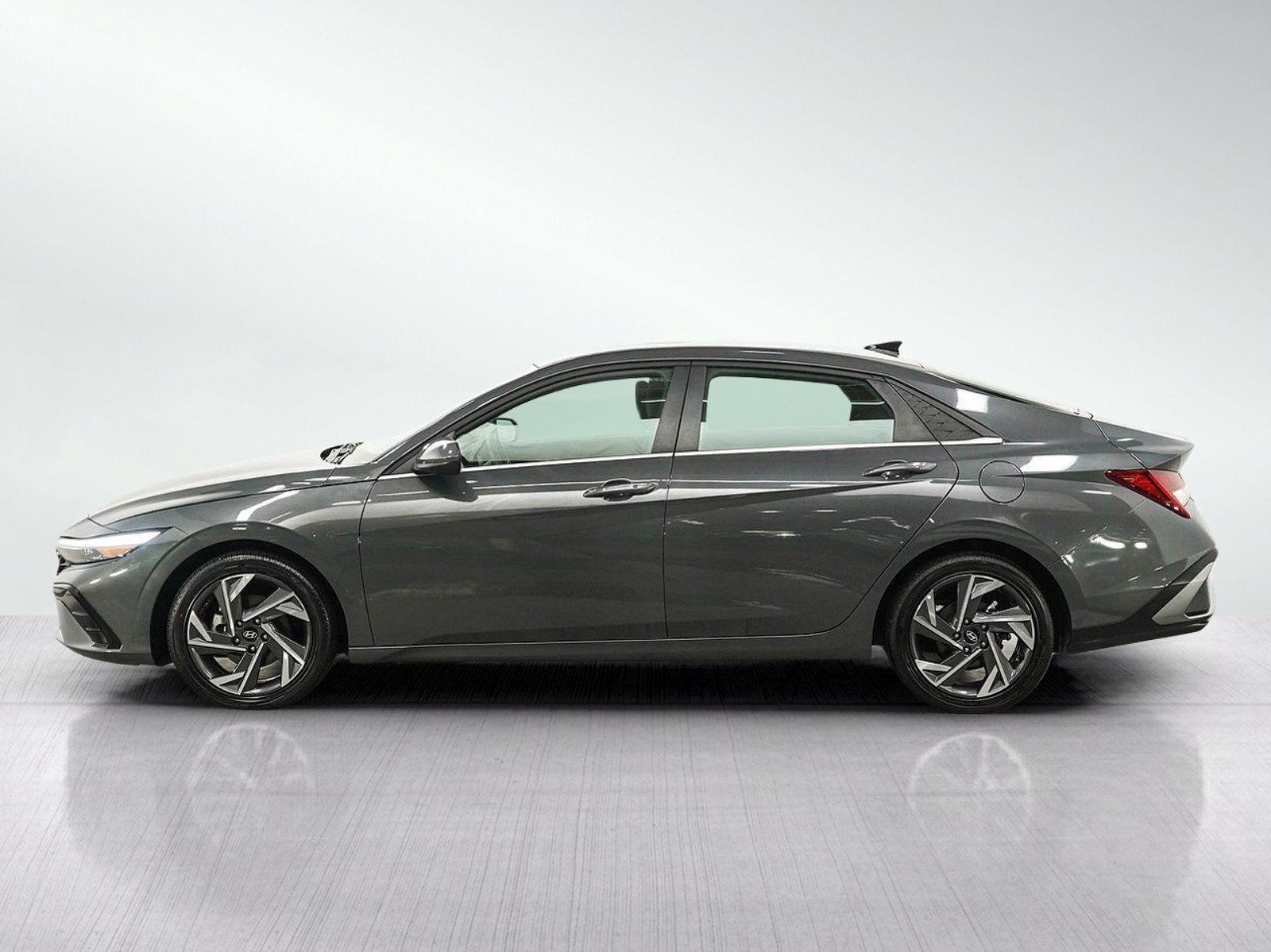 Used 2025 Hyundai Elantra SEL with VIN KMHLS4DG2SU996320 for sale in Burnsville, Minnesota