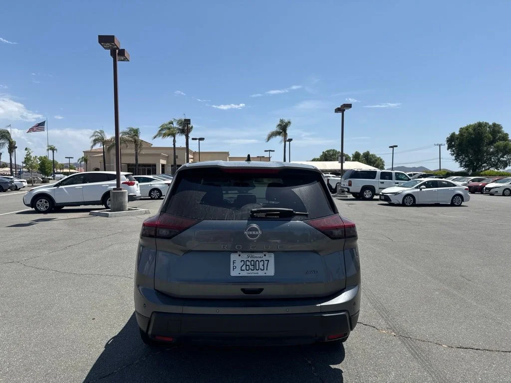 Used 2024 Gray Nissan S image 6