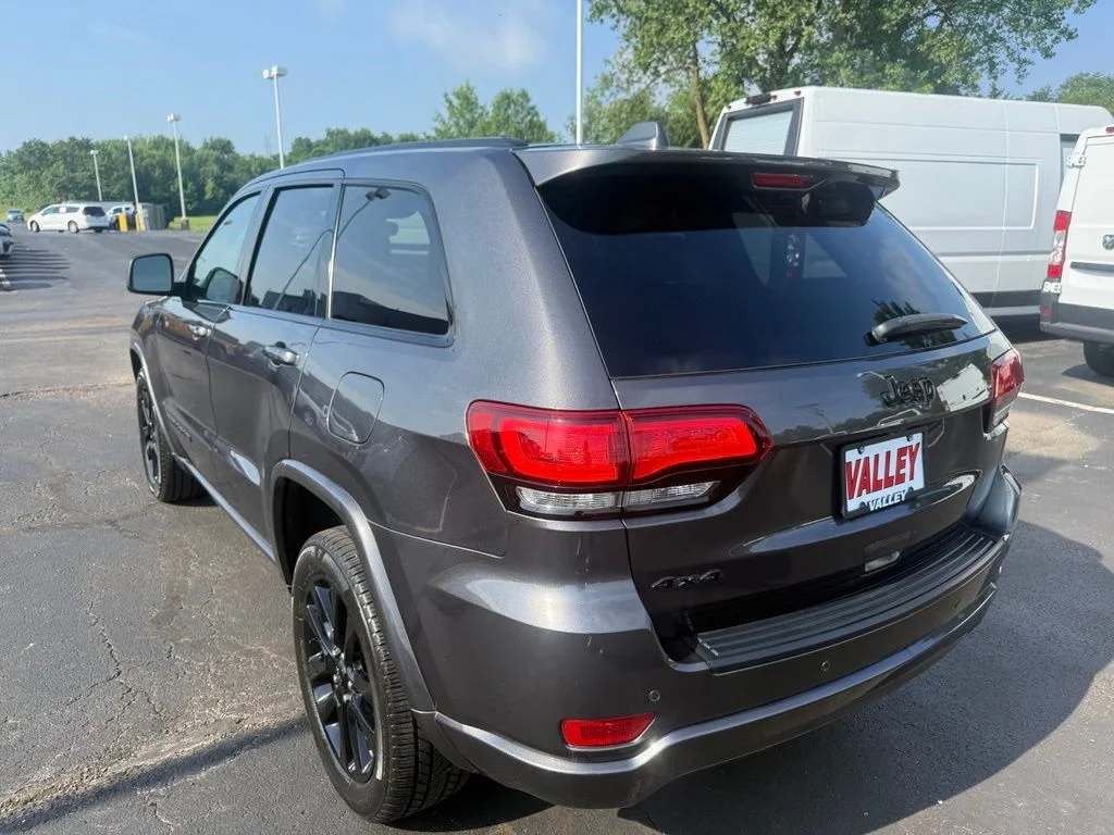 Used 2018 Gray Jeep Altitude image 6