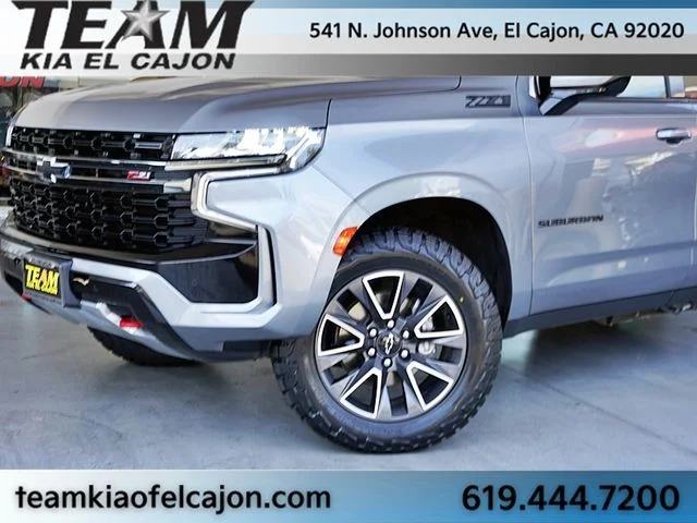 Used 2022 Gray Chevrolet Z71 image 3
