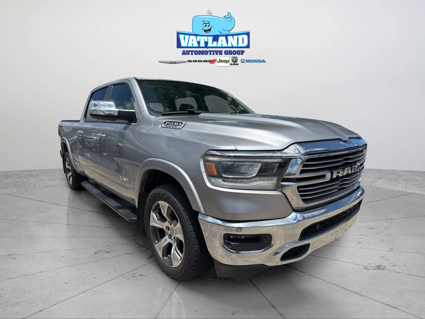 Used 2019 Billet Silver Metallic Ram Laramie image 14