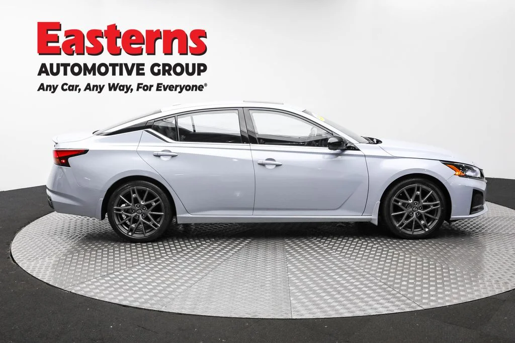 Used 2023 Gray Nissan 2.0 SR image 4