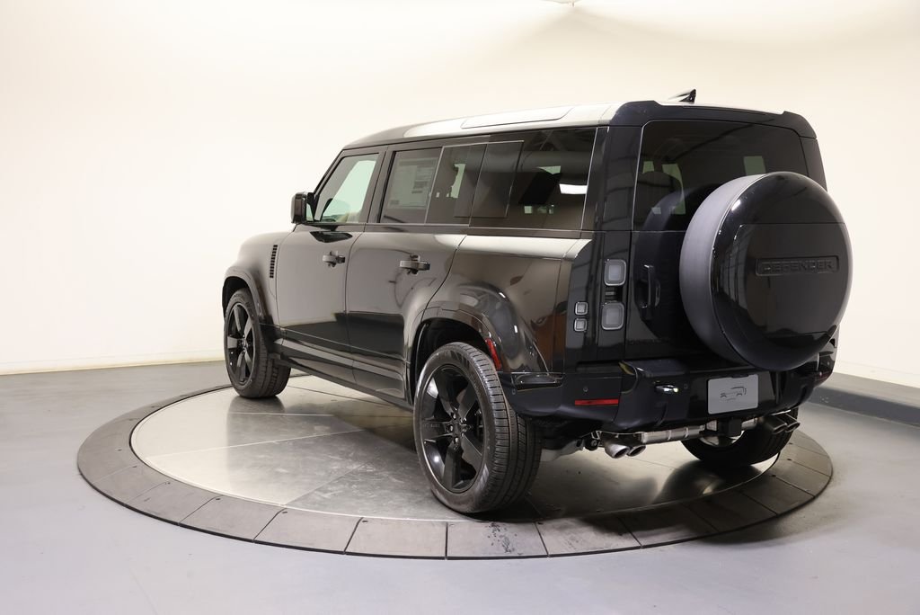 New 2026 Santorini Black Metallic Land Rover V8 image 3