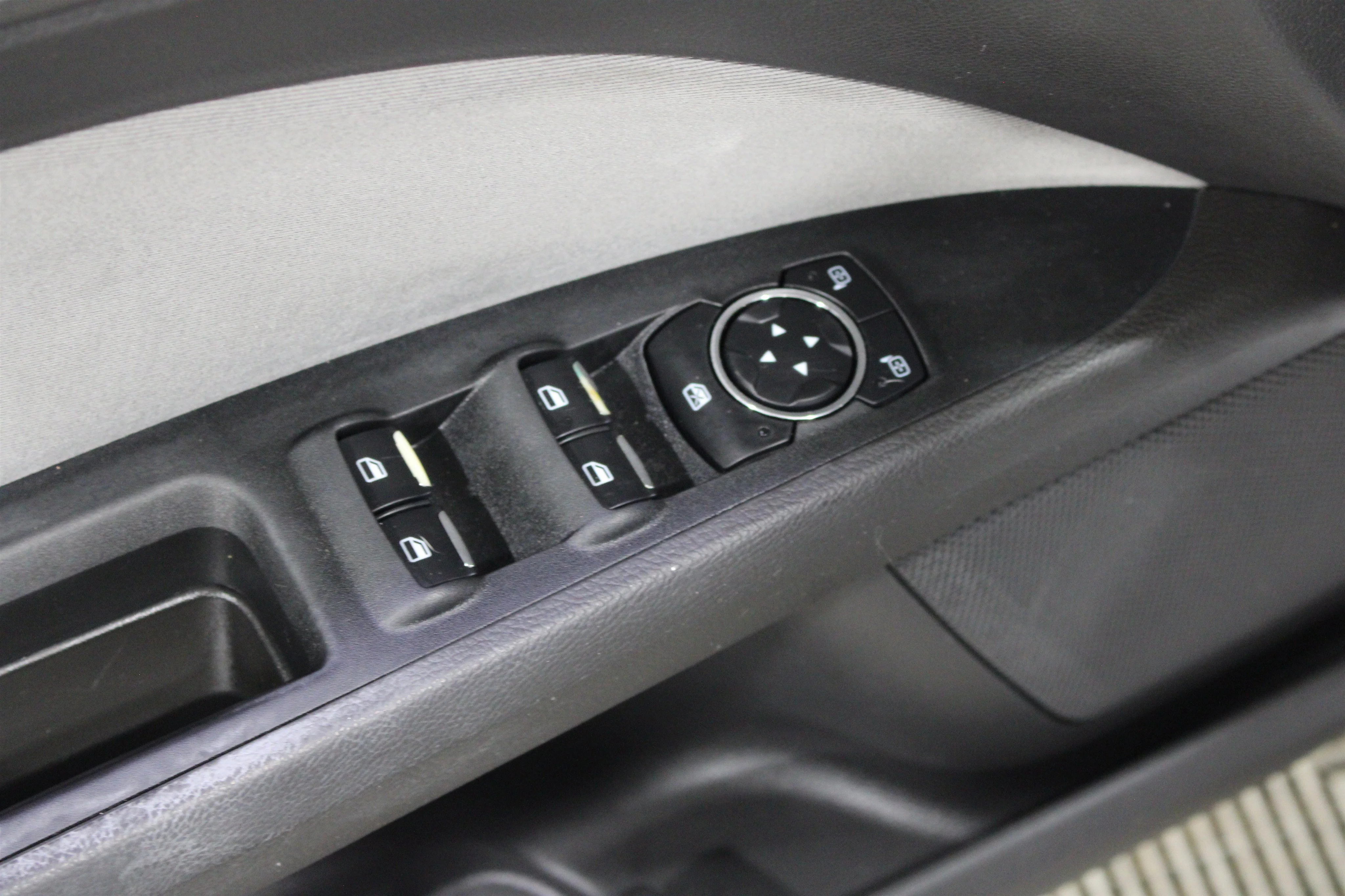 Used 2014 Silver Ford S image 5
