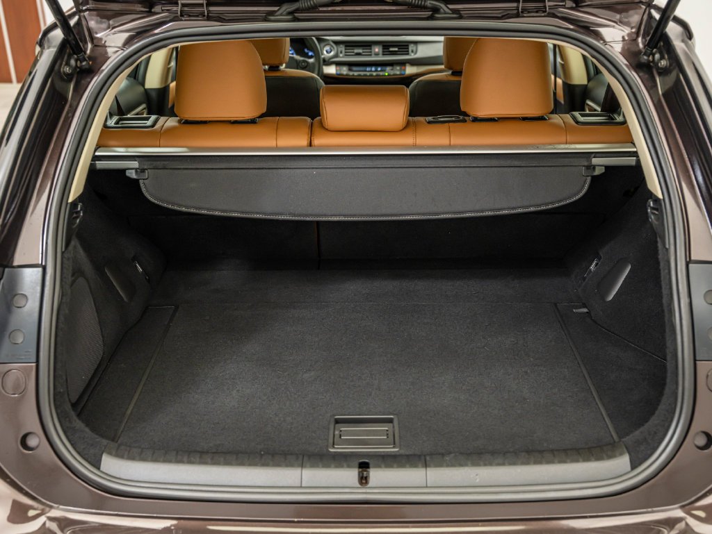 Used 2014 Pearl Lexus 200h image 19