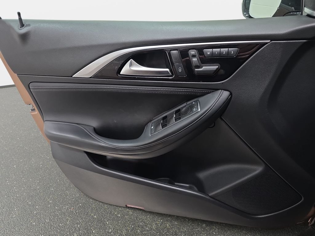 Used 2017 Liquid Copper INFINITI Premium image 26