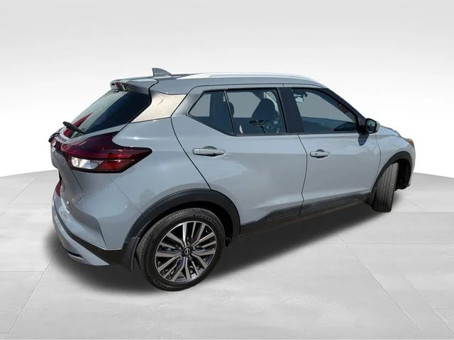 Used 2023 Gray Nissan SV image 7