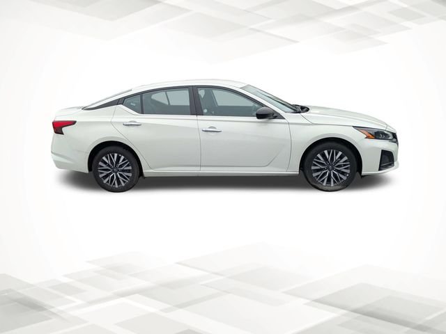 Used 2025 White Nissan 2.5 SV image 3