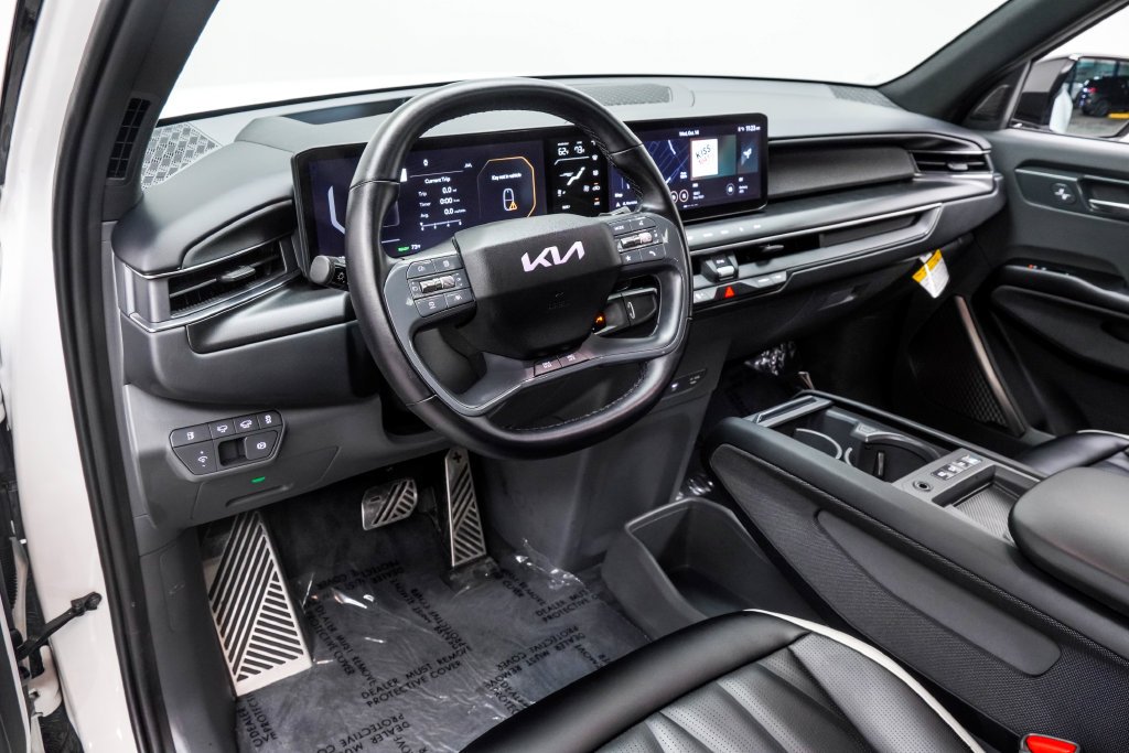 Used 2024 White Kia GT-Line image 20