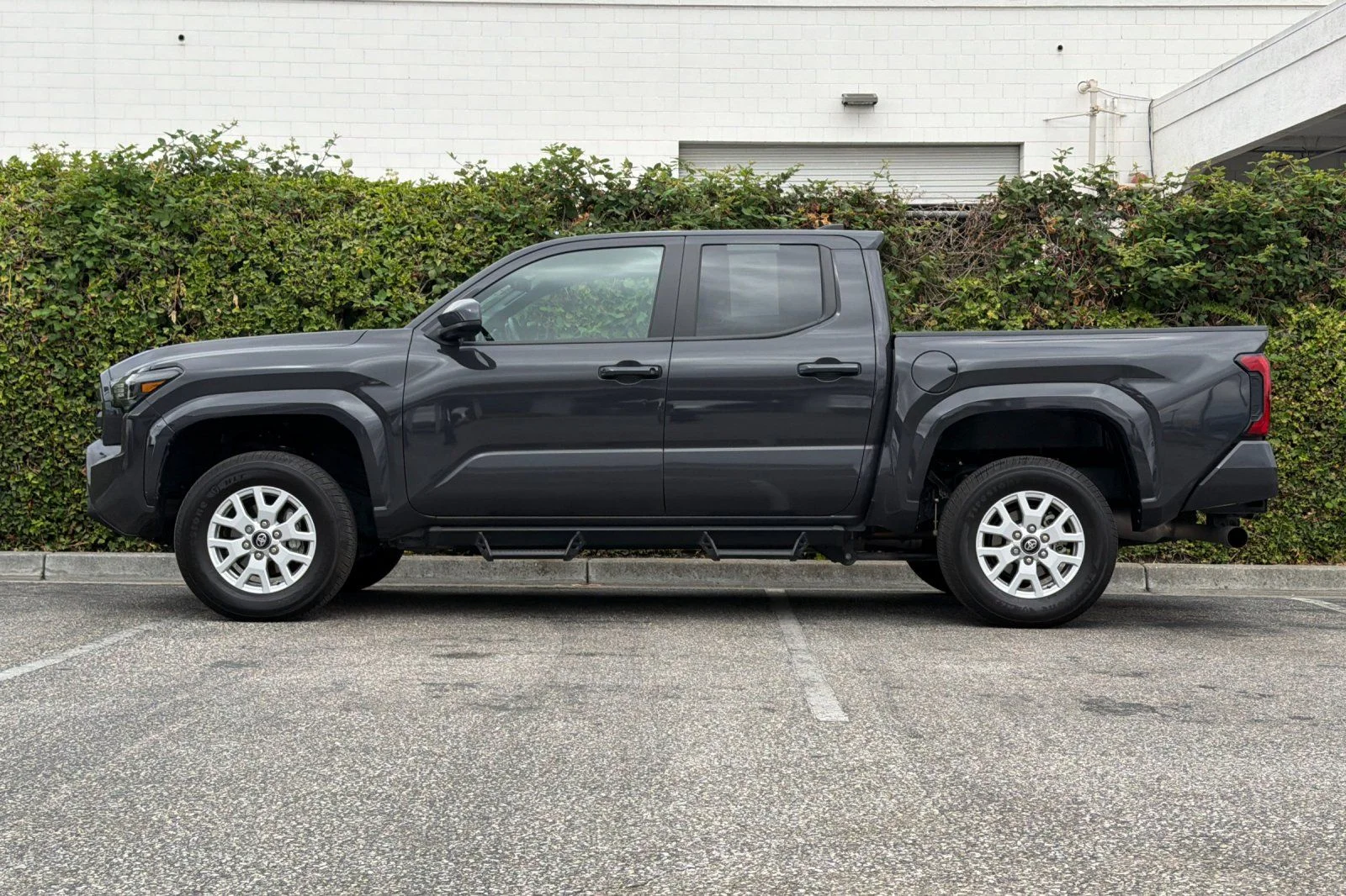 Used 2024  Toyota SR5 image 7