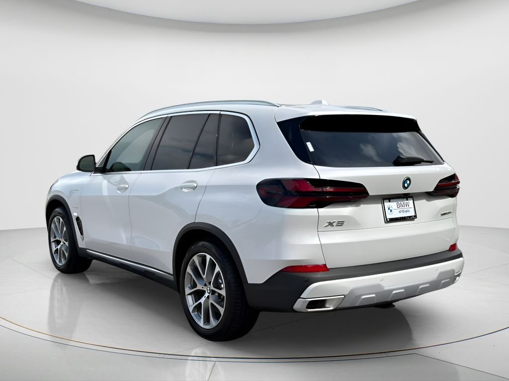 New 2026 Mineral White Metallic BMW xDrive50e image 7