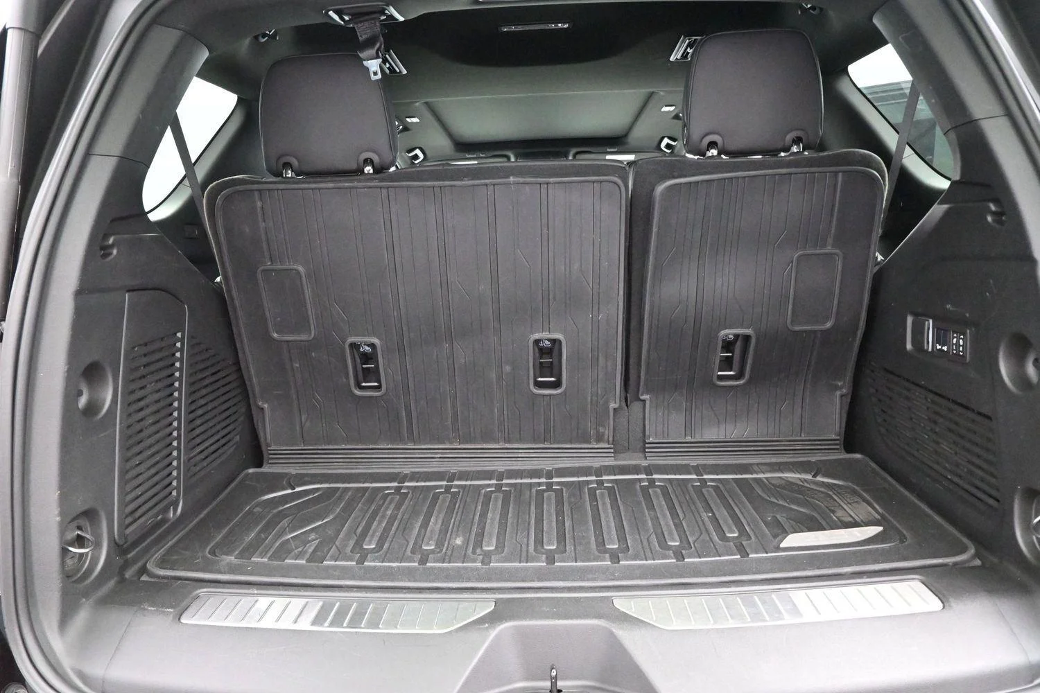 Used 2024 Onyx Black GMC Denali image 10