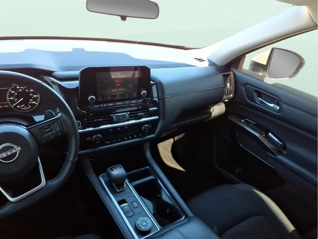 Used 2022 White Nissan SV image 21