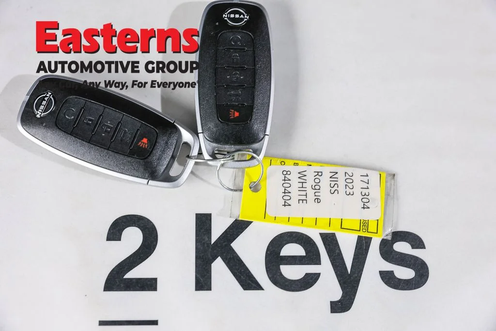 Used 2023 White Nissan SL image 27