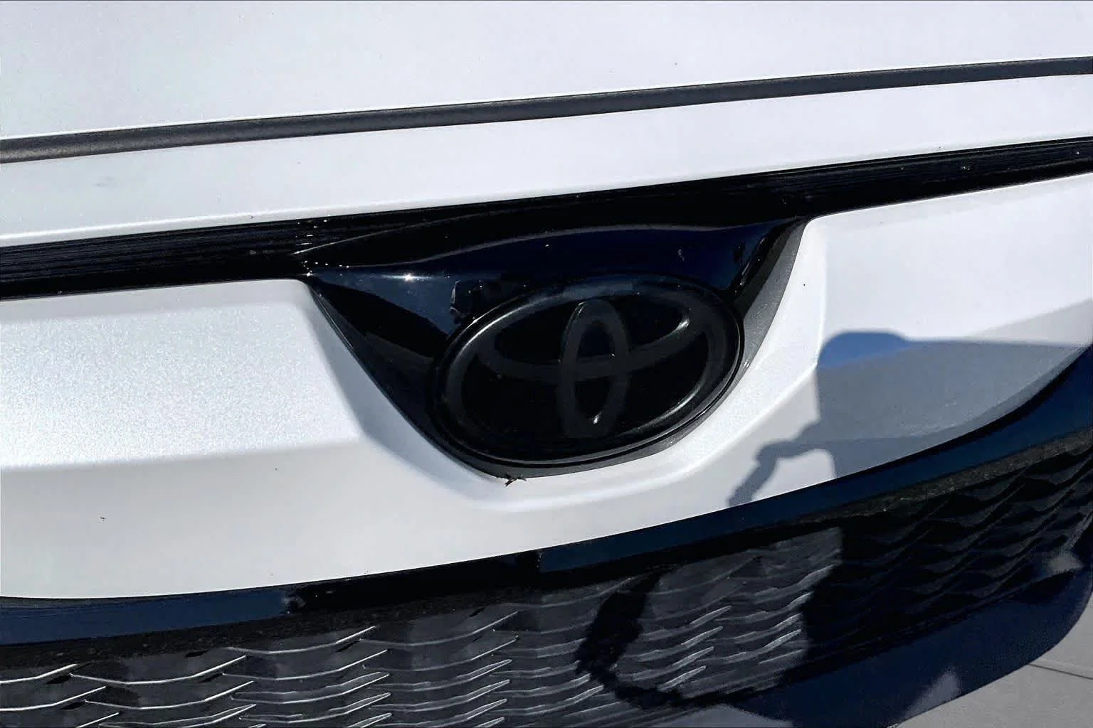 Used 2024 Wind Chill Pearl Toyota Hybrid SE image 28