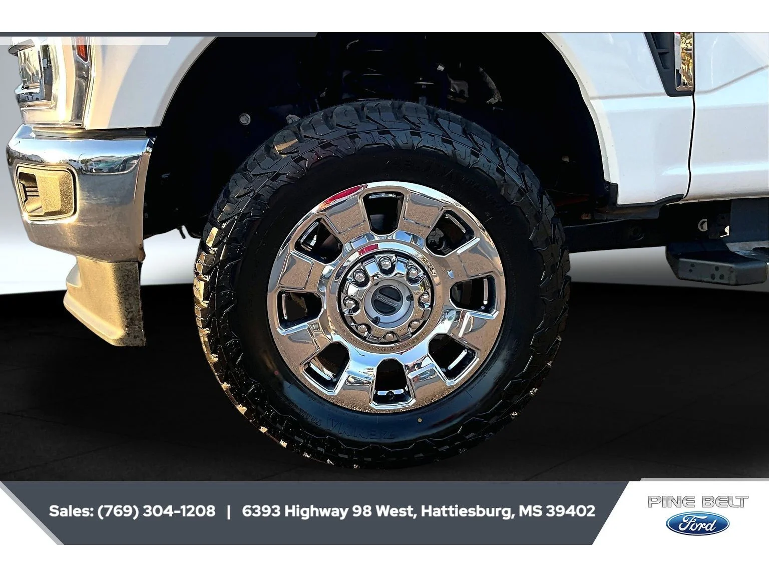 Used 2024 Star White Metallic Tri-Coat Ford LARIAT image 7