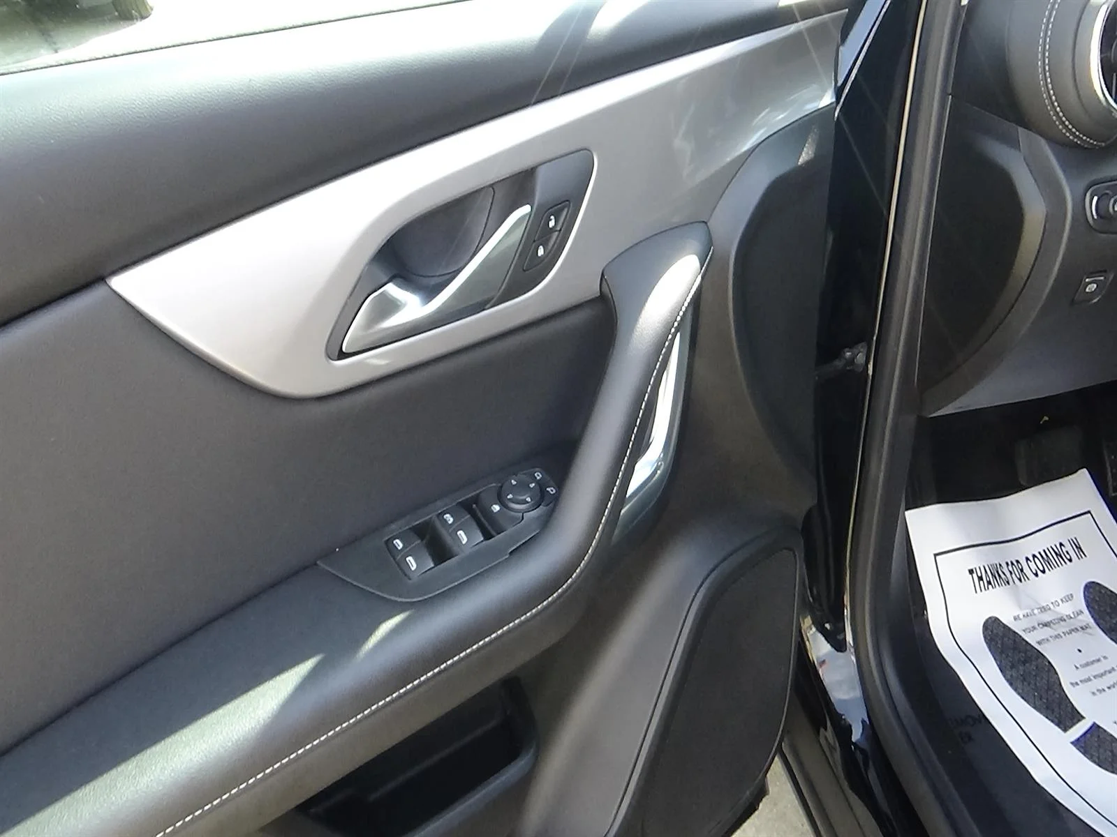 Used 2025 Black (gba) Chevrolet LT image 16