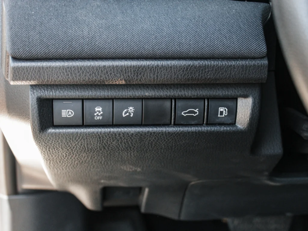 Used 2025 Wind Chill Pearl Toyota XSE image 10