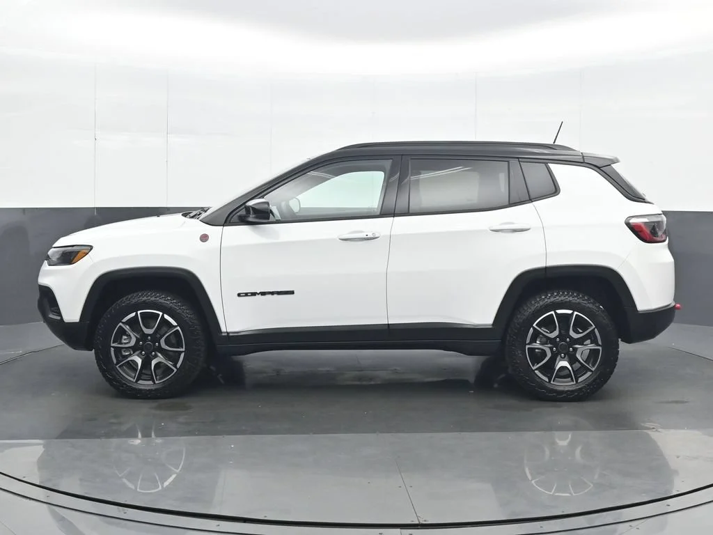 Used 2026 White Jeep Trailhawk image 3