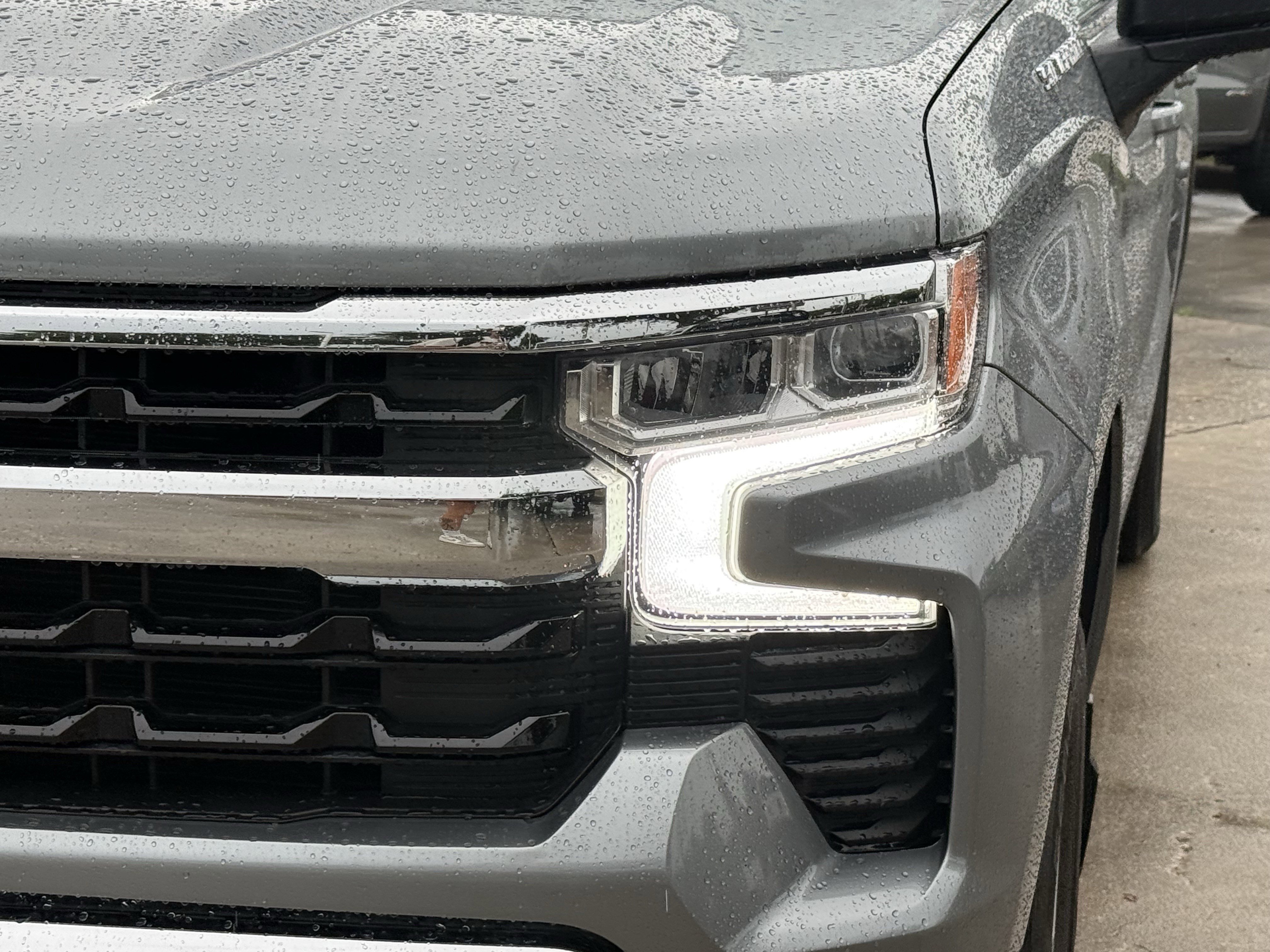 Used 2025 Sterling Gray Metallic Chevrolet  image 10