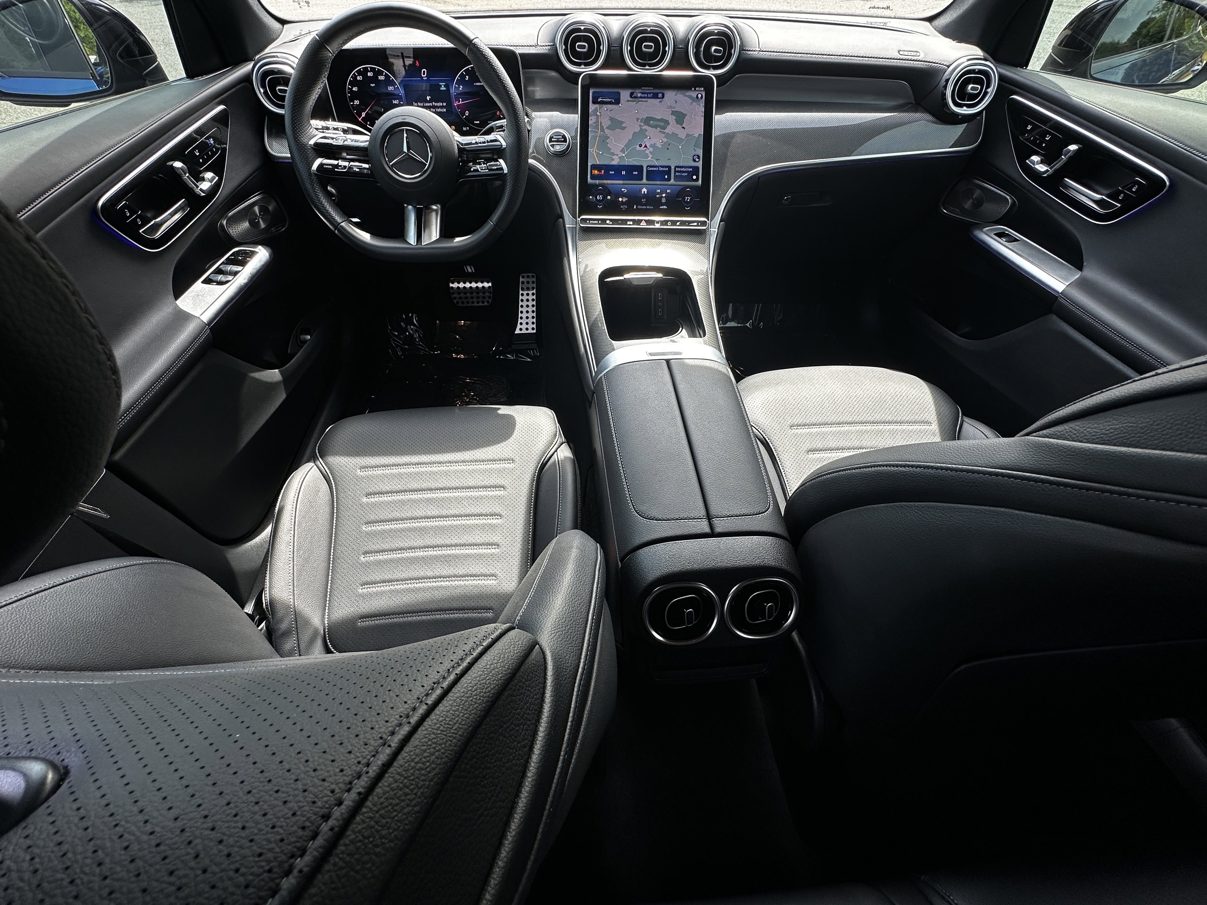 Certified Used 2025 Blue Mercedes-Benz GLC 300 image 27