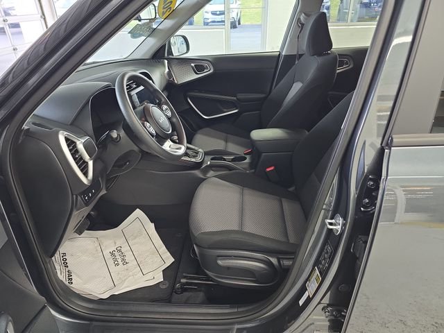 Used 2025  Kia LX image 13