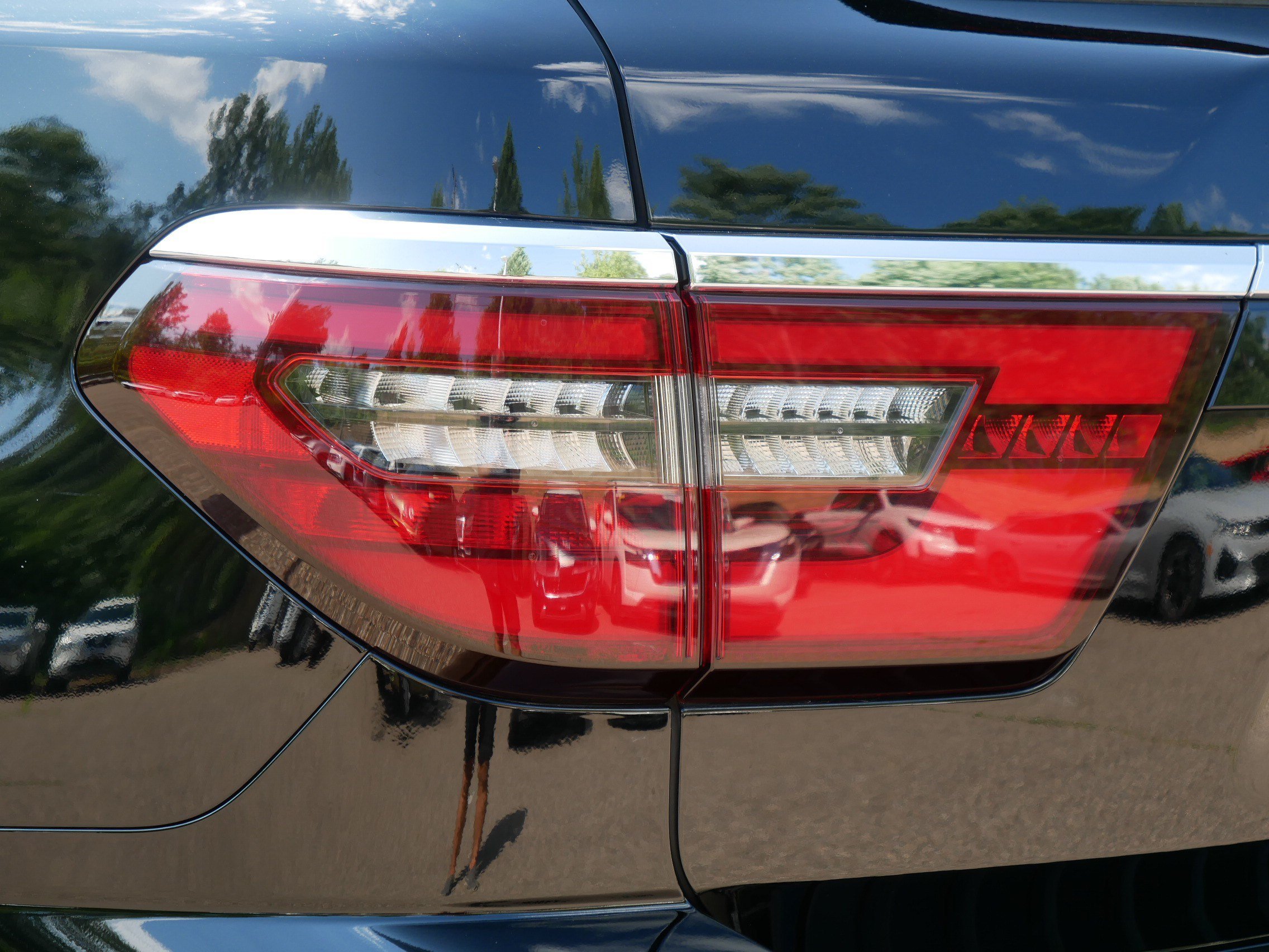 Used 2024 Super Black Nissan Platinum image 17
