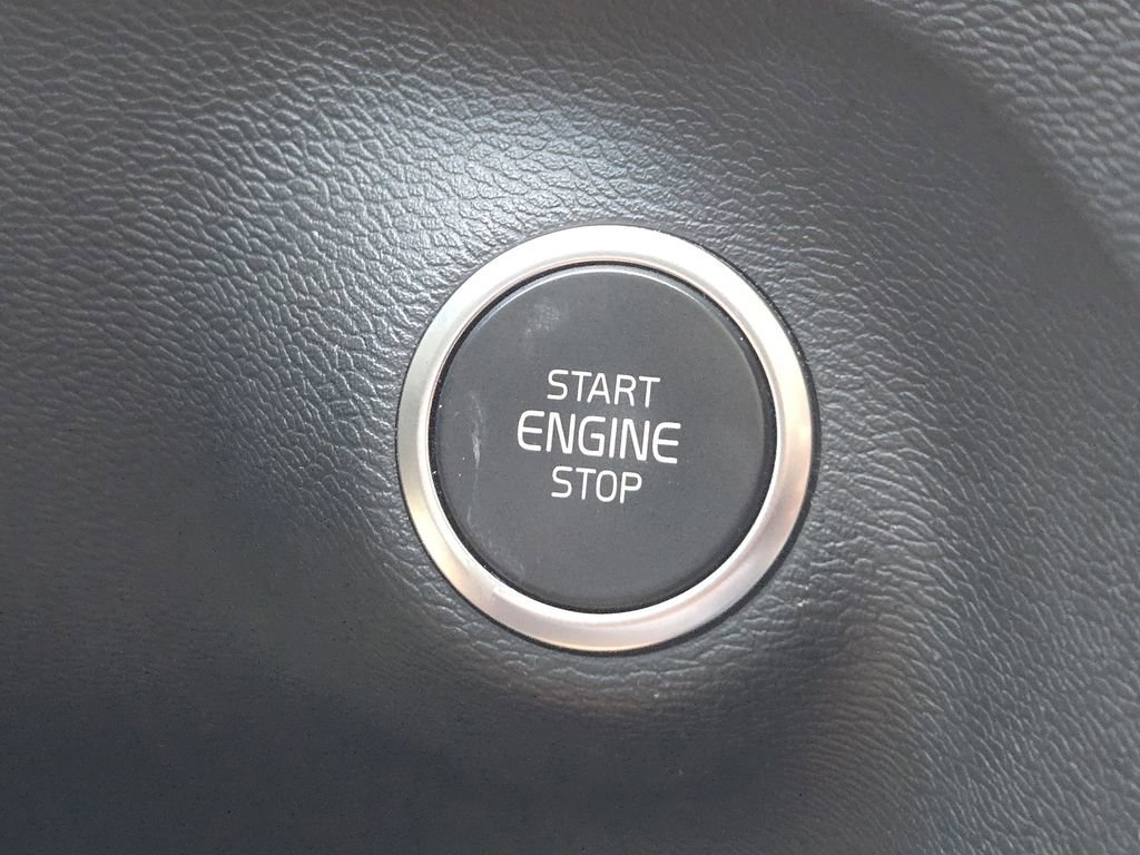 Used 2024  Volvo Core Bright Theme image 16