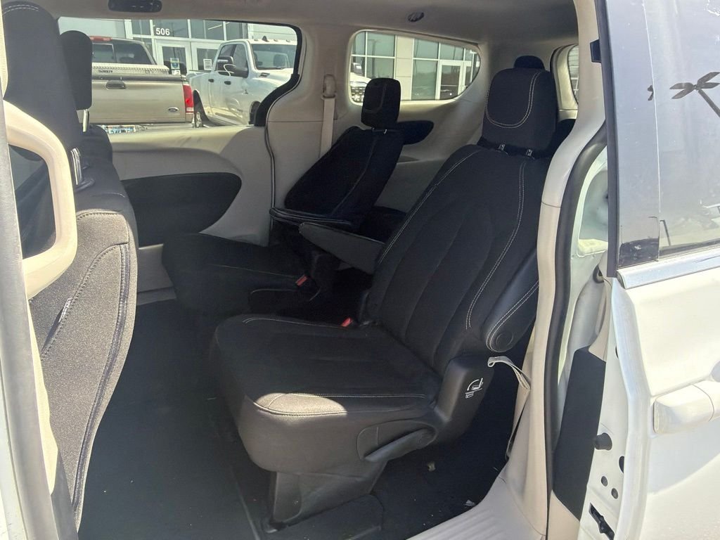 Used 2023 White Chrysler LX image 12