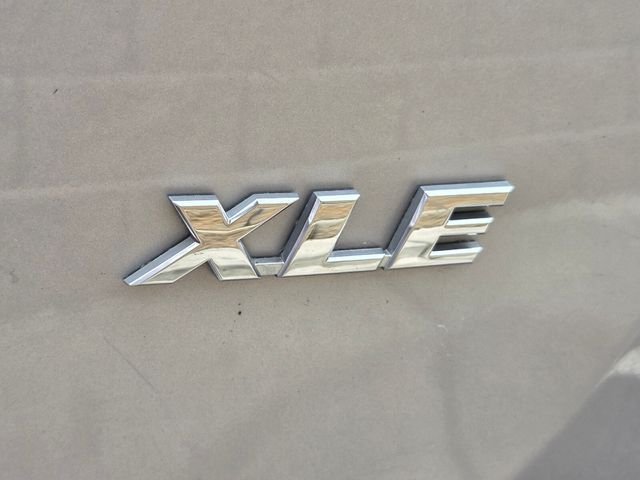 Used 2017 Silver Toyota XLE image 12