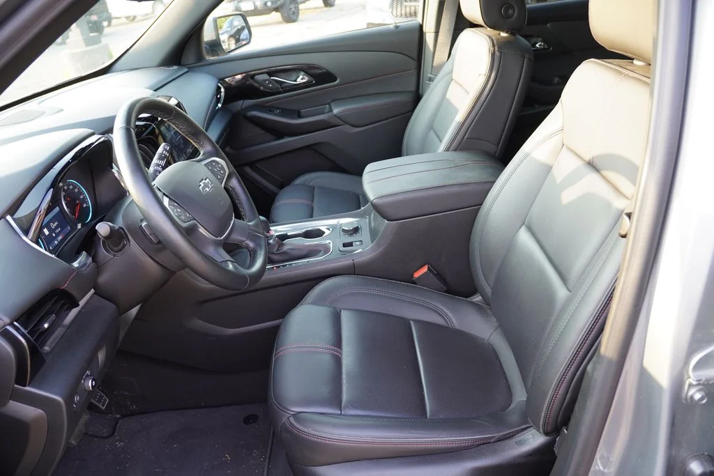 Used 2023 Sterling Gray Metallic Chevrolet RS image 4