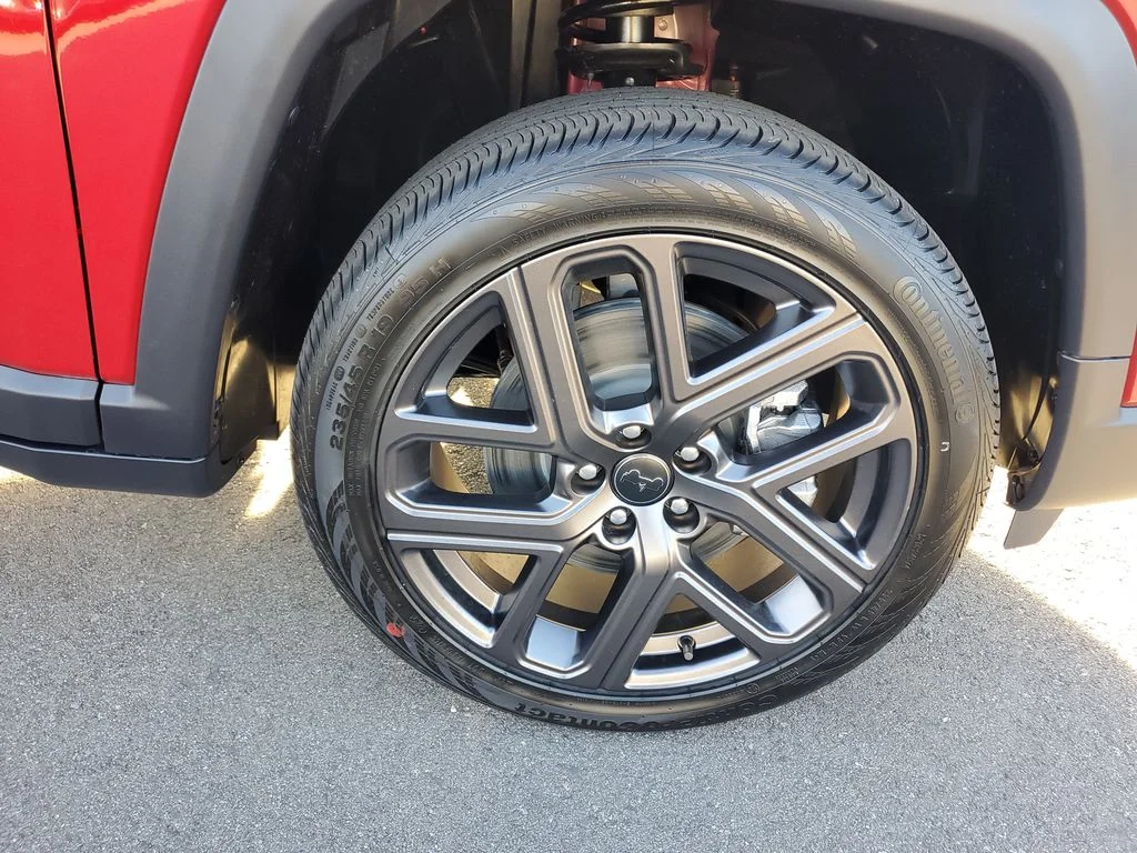 New 2026 Red Hot Pearl-Coat Exterior Paint Jeep Latitude image 9