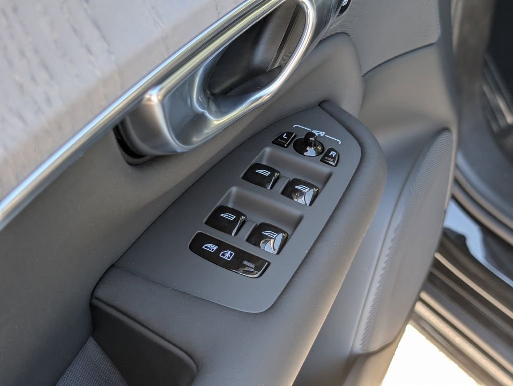 2026 Volvo XC90 Ultra - Photo 16