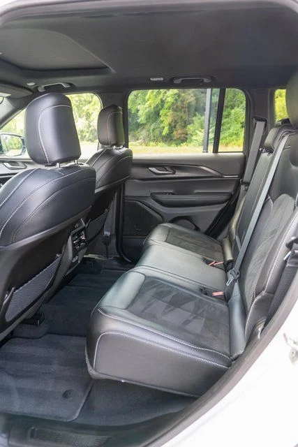 Used 2025 White Jeep Altitude X image 12
