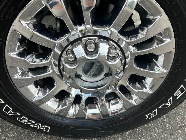 Used 2020 Black Metallic Ford Lariat image 11